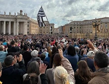 Pélerins vannetais Place St Pierre à Rome